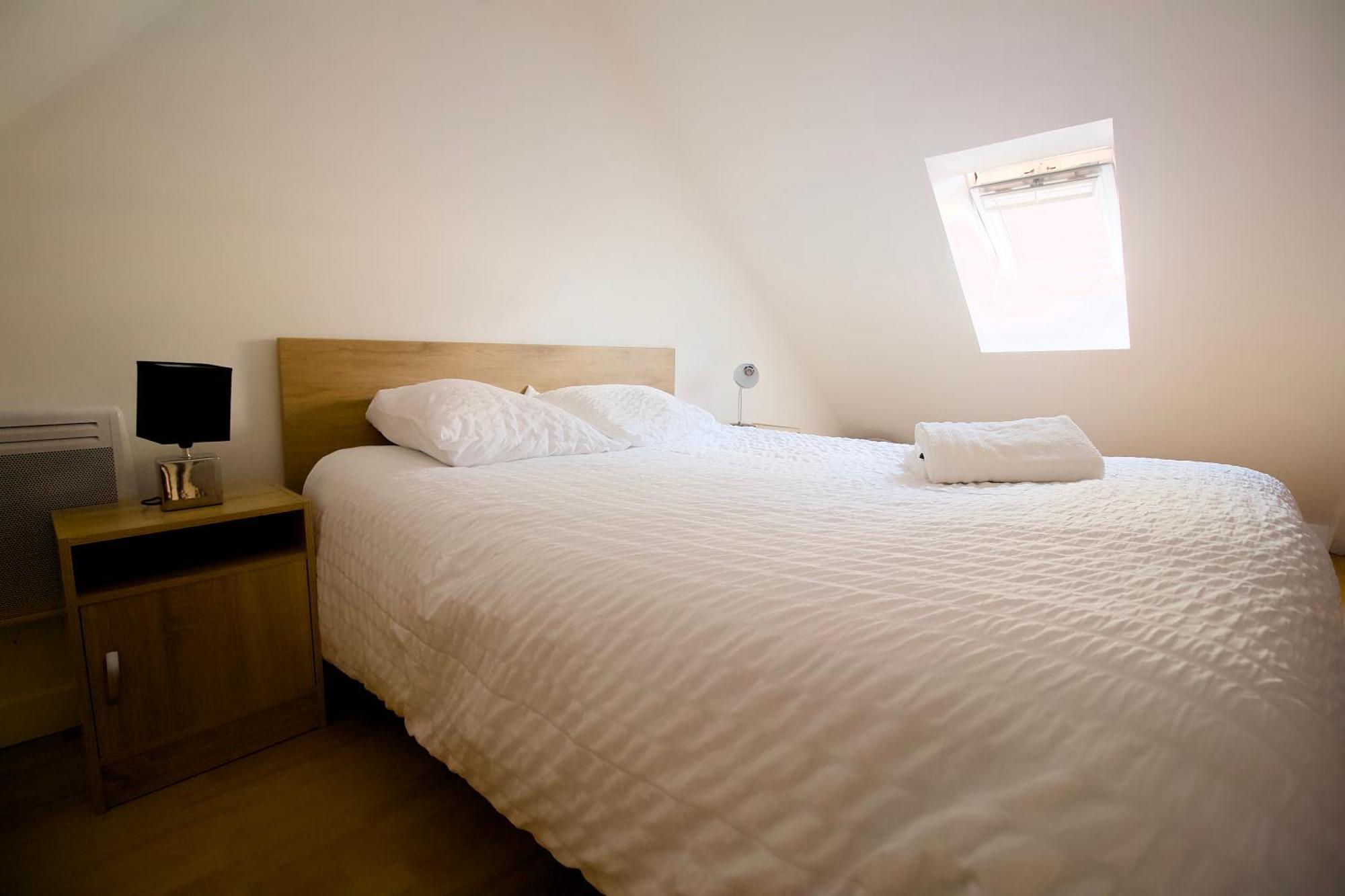 Triplex Lumineux A Cherbourg, Hyper Centre, 2 Pas Du Port & Vie Nocturne, Intendance Luxury Host Esterno foto