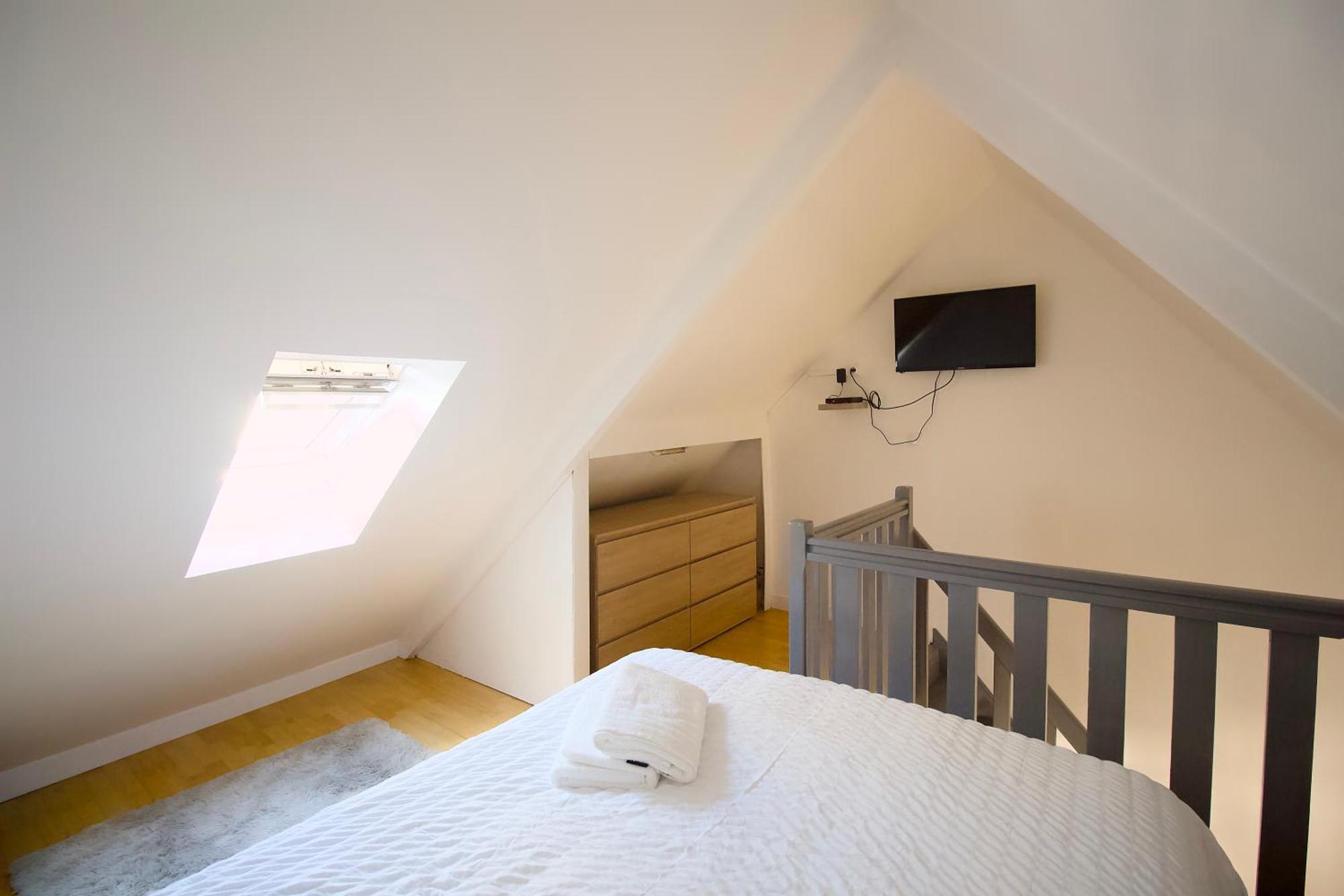 Triplex Lumineux A Cherbourg, Hyper Centre, 2 Pas Du Port & Vie Nocturne, Intendance Luxury Host Esterno foto
