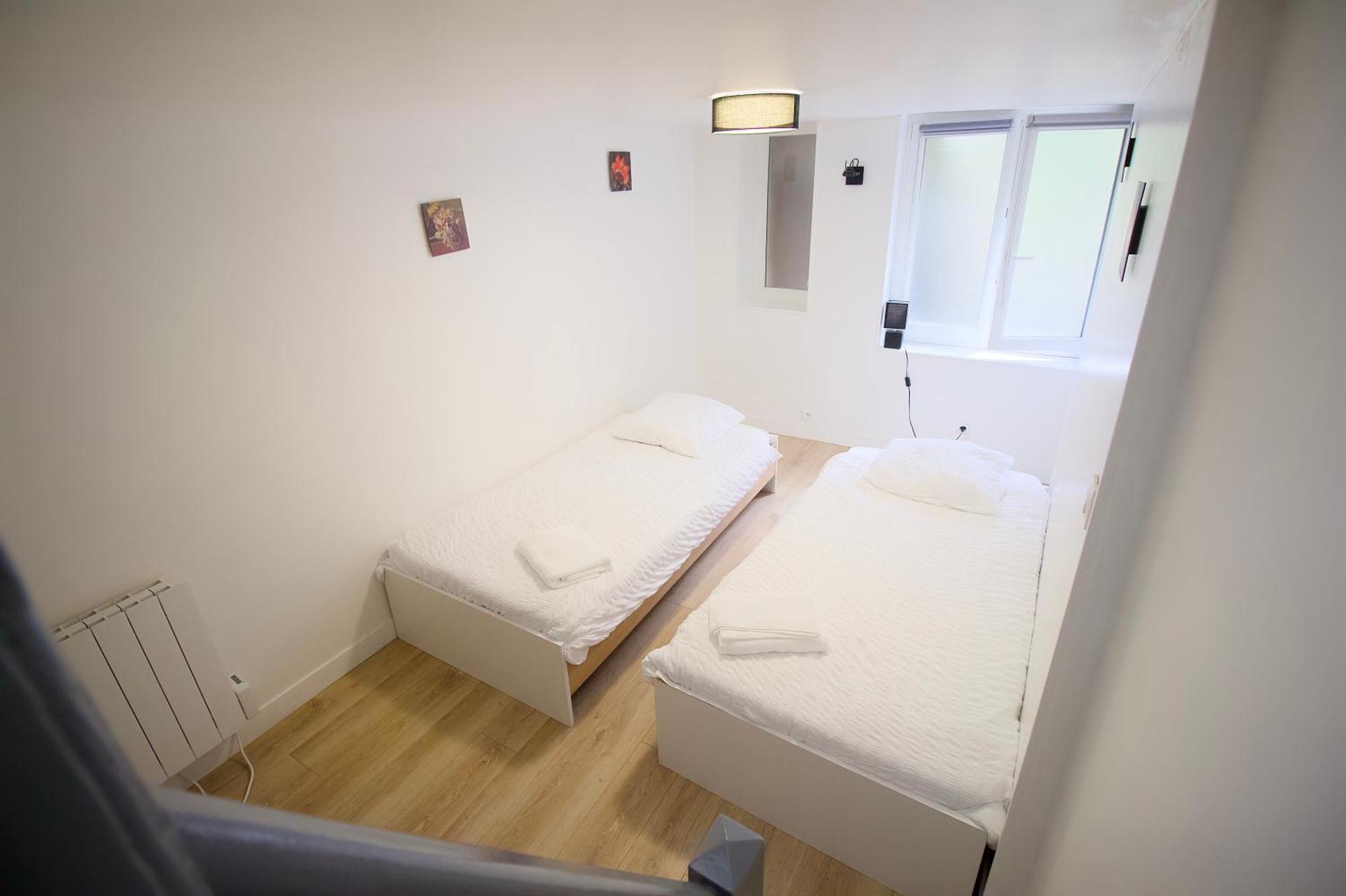 Triplex Lumineux A Cherbourg, Hyper Centre, 2 Pas Du Port & Vie Nocturne, Intendance Luxury Host Esterno foto